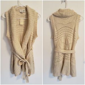 **NWT** Forever 21 Medium (M) Cream Sleeveless Sweater/Cardigan